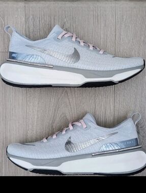 Nike ZoomX Invincible 3 Flyknit Running Shoes DR2660-010 Womens Size 8 MSRP $180